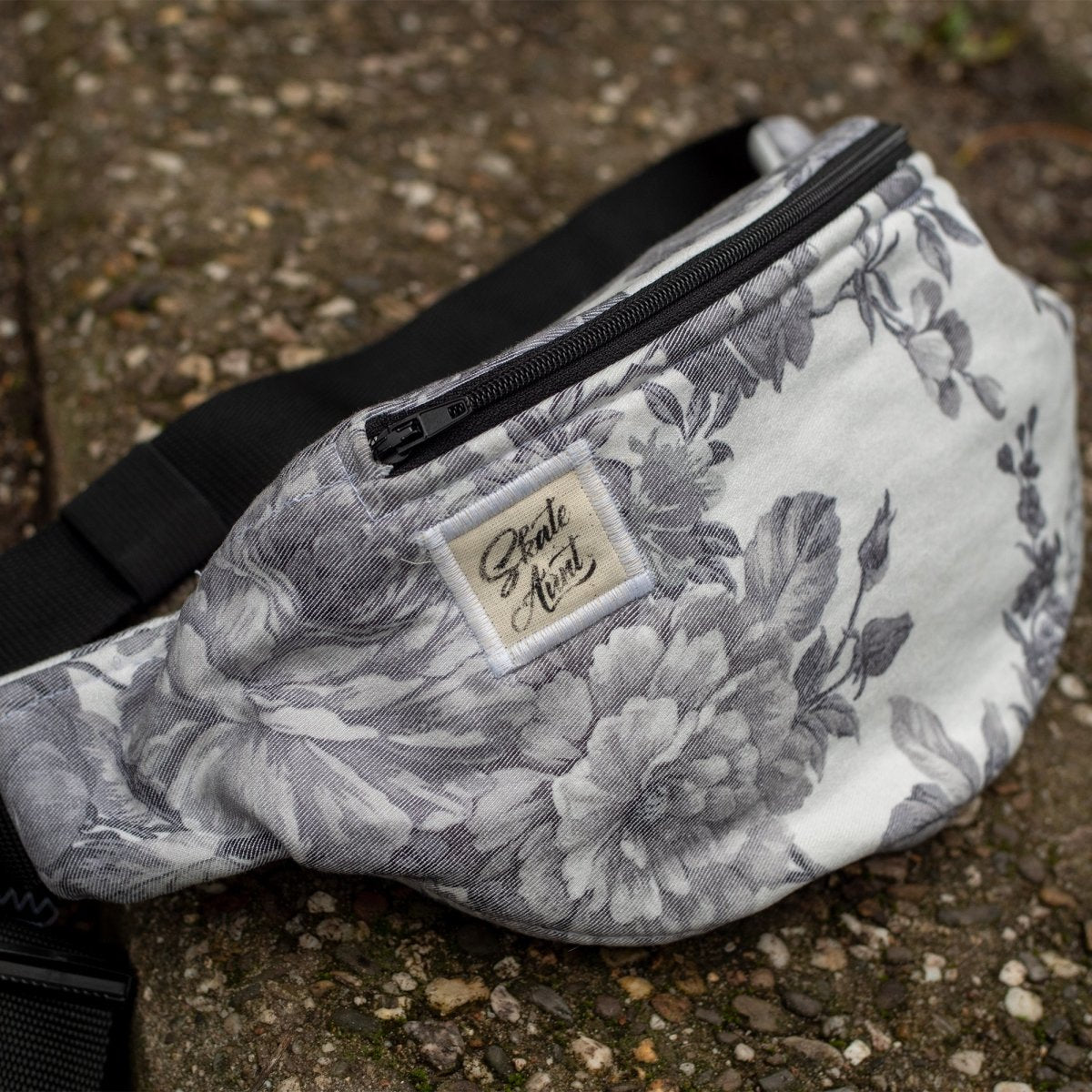 Black & White Flowers Big Fanny Pack____True Supplies