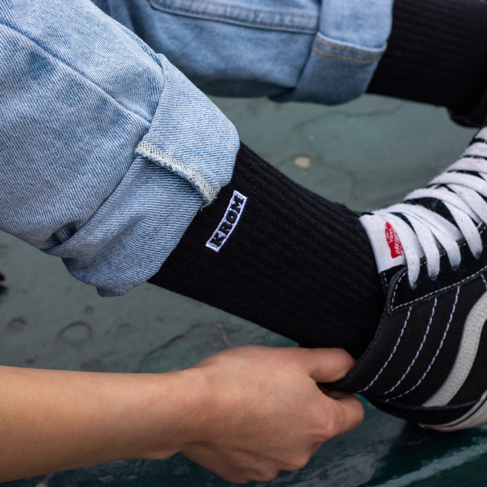 krom_box_socks_black